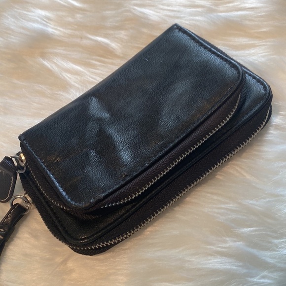 Izod black leather wallet or small  wrist bag - Picture 1 of 6